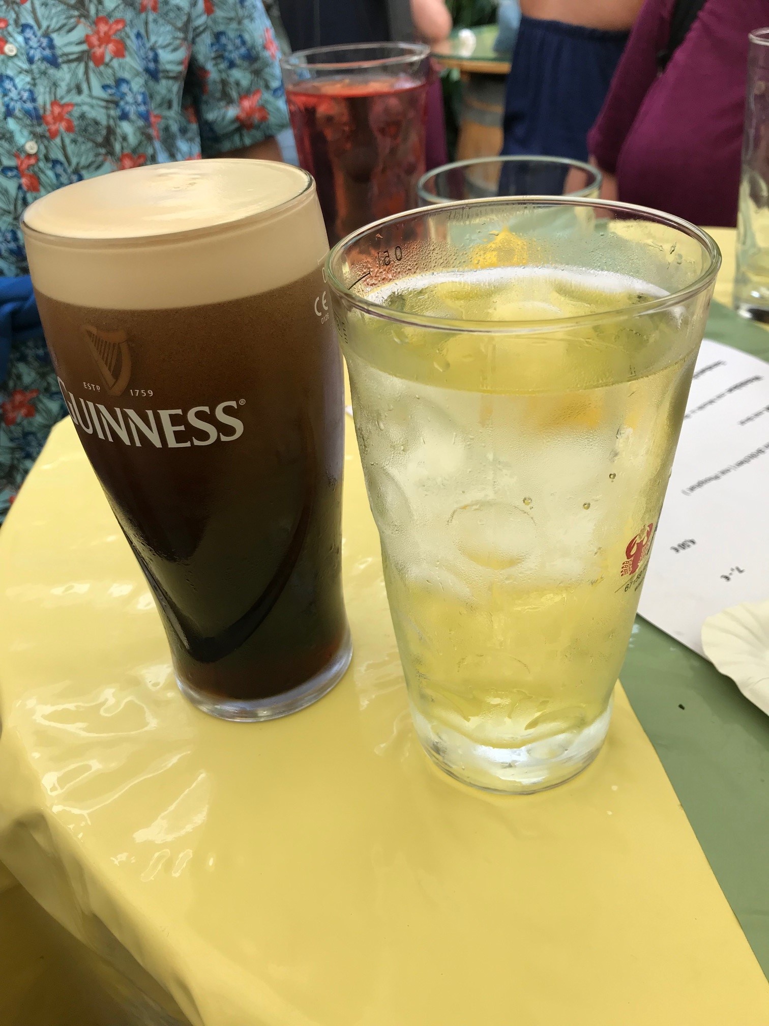 Guinness und Weinschorle