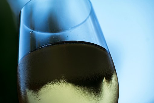 Glas mit Weisswein