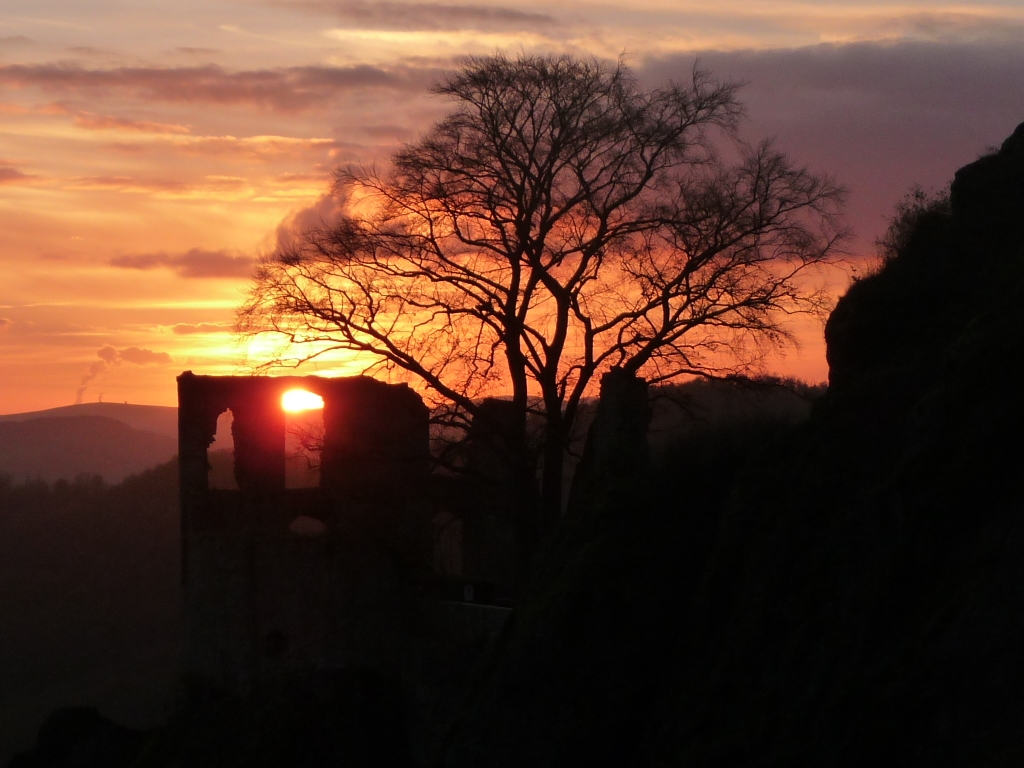 Burg Falkenstein im Abendrot