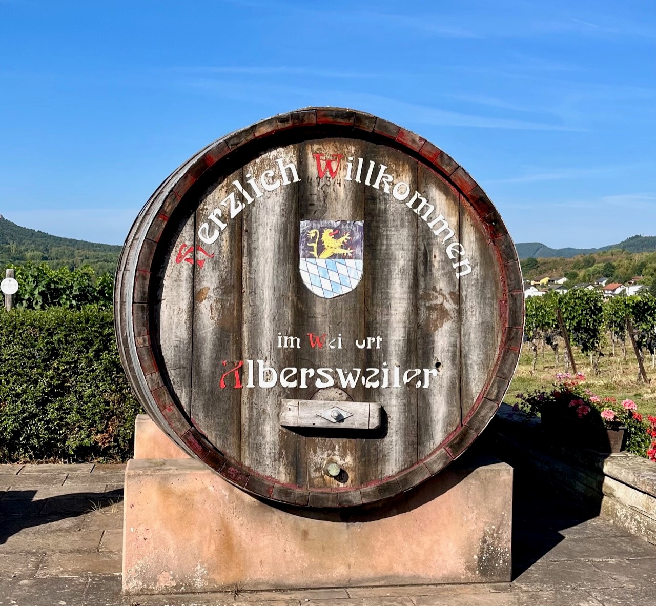 Weinfass mit Aufschrift Albersweiler