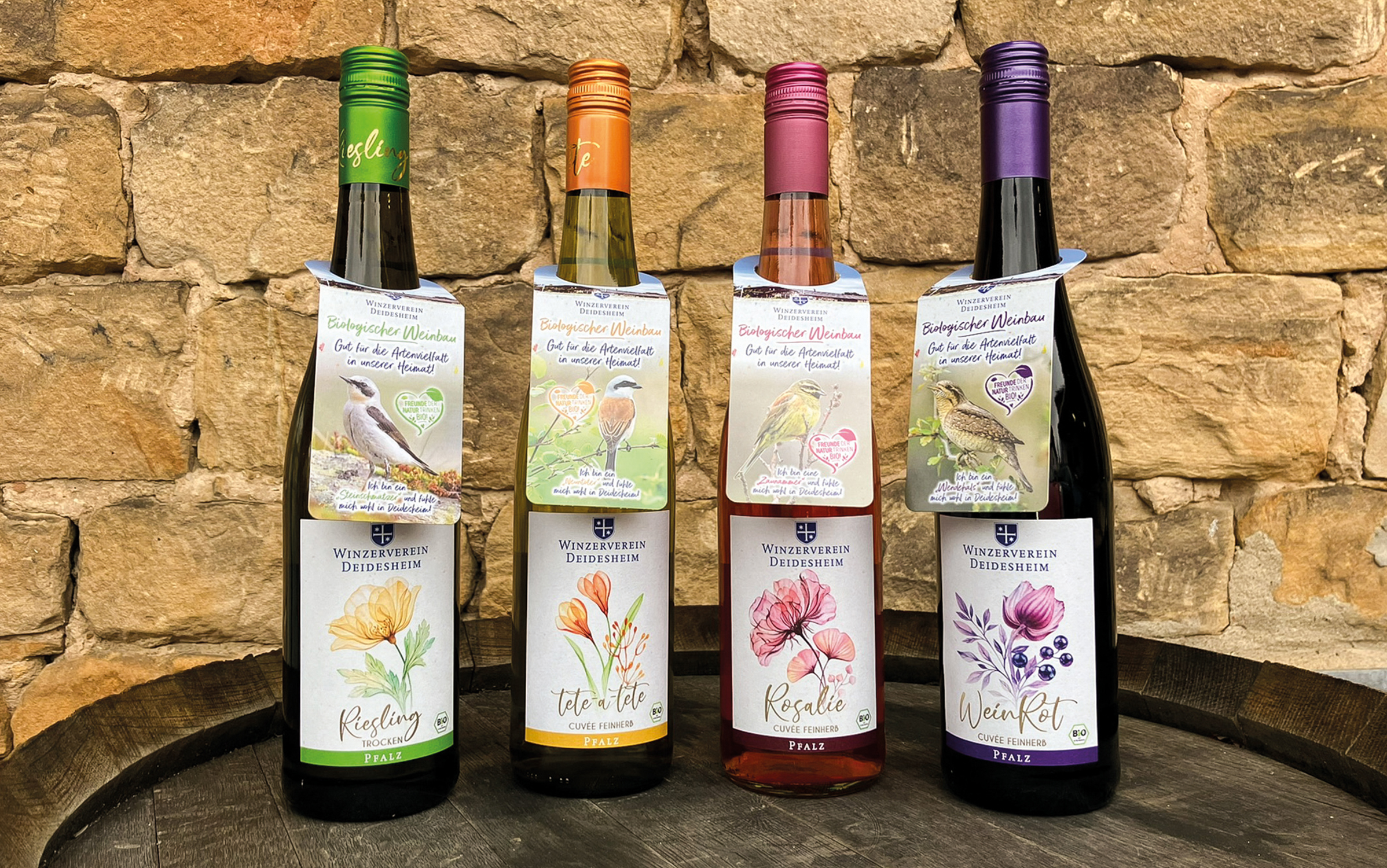 Vier Weinflaschen der Bio-Linie des Winzervereins Deidesheim