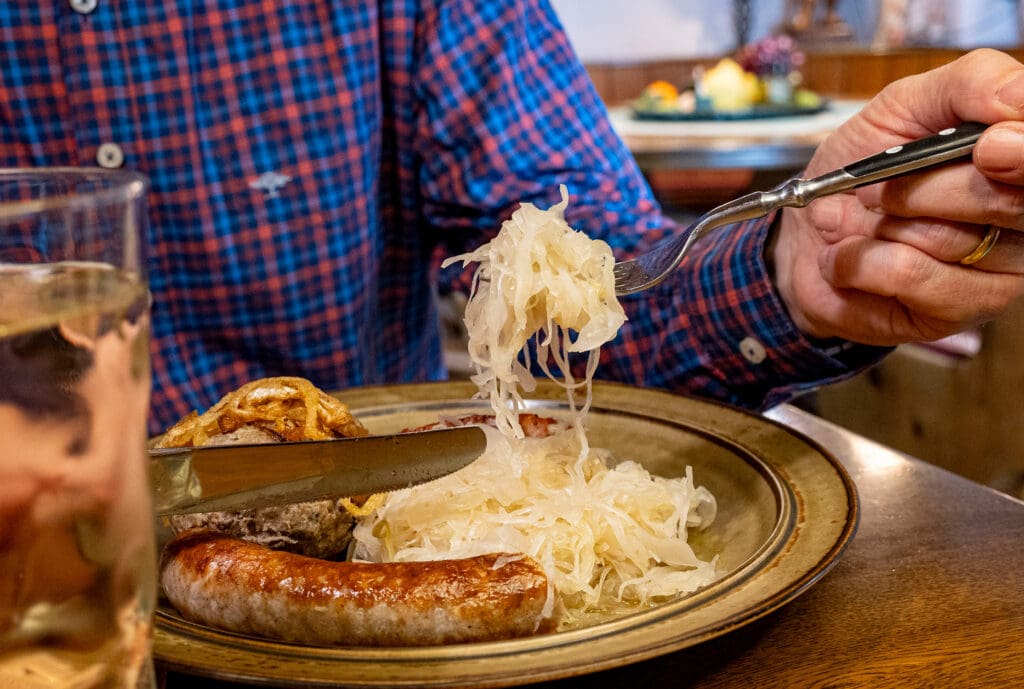 Teller mit Sauerkraut