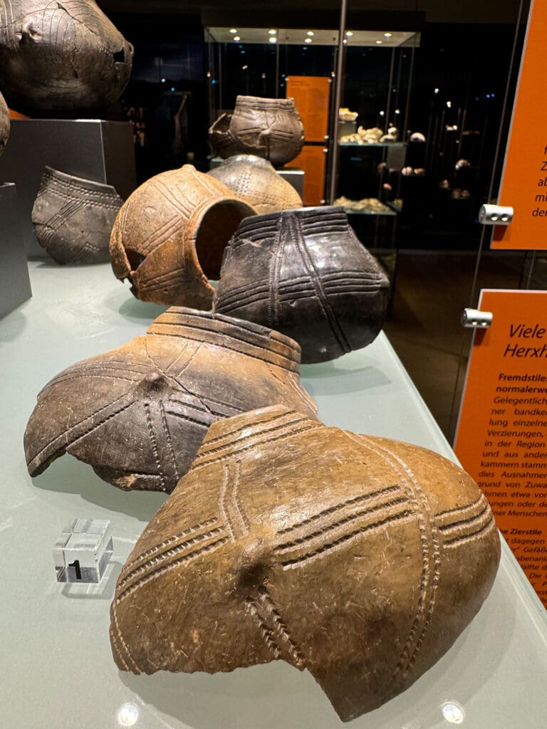 Bandkeramik im Museum