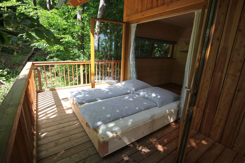 Schlafmöglichkeit im Baumhaus