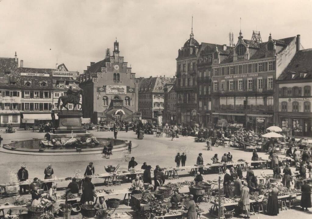 Historische Aufnahme des Landauer Wochenmarkts