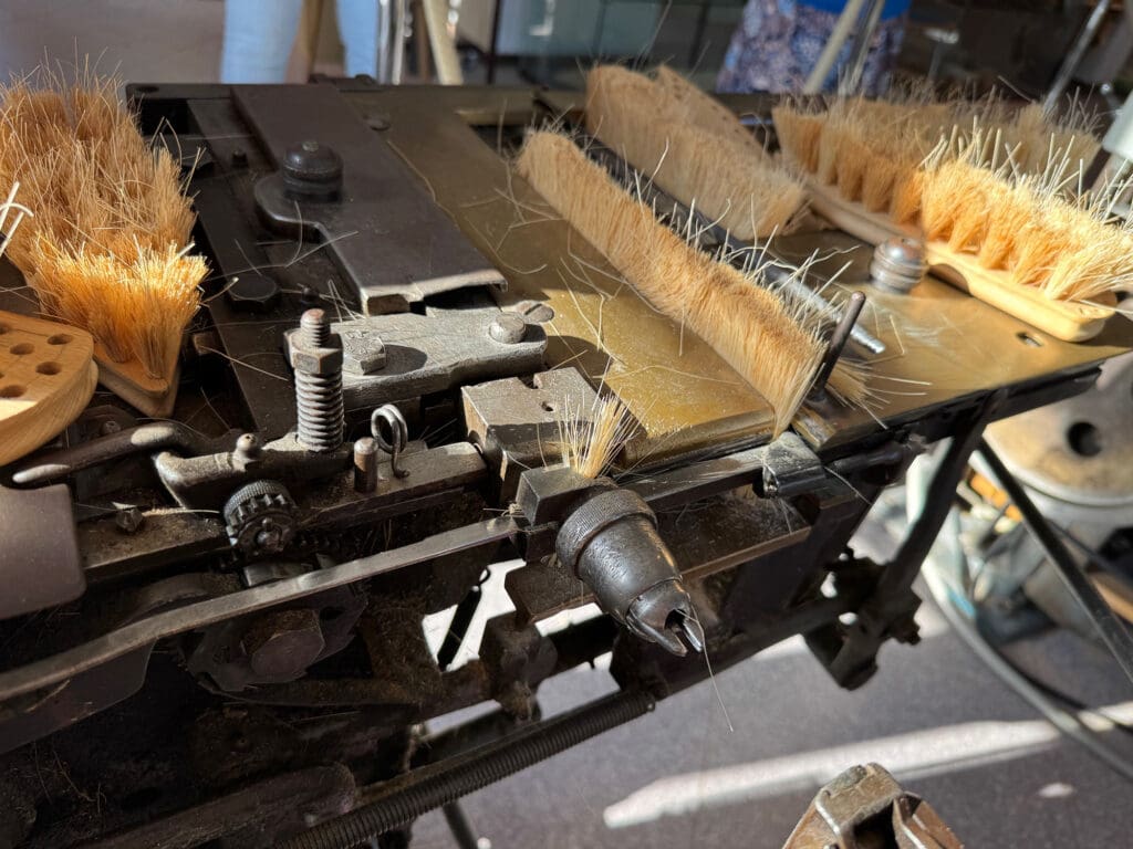 Maschine zur Bürstenherstellung