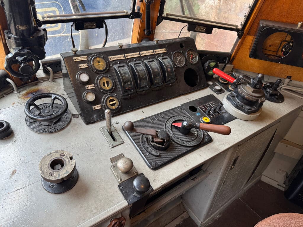 Führerstand eines Elektrotriebwagens