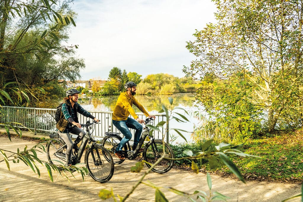 Fahrradfahrer am Rhein