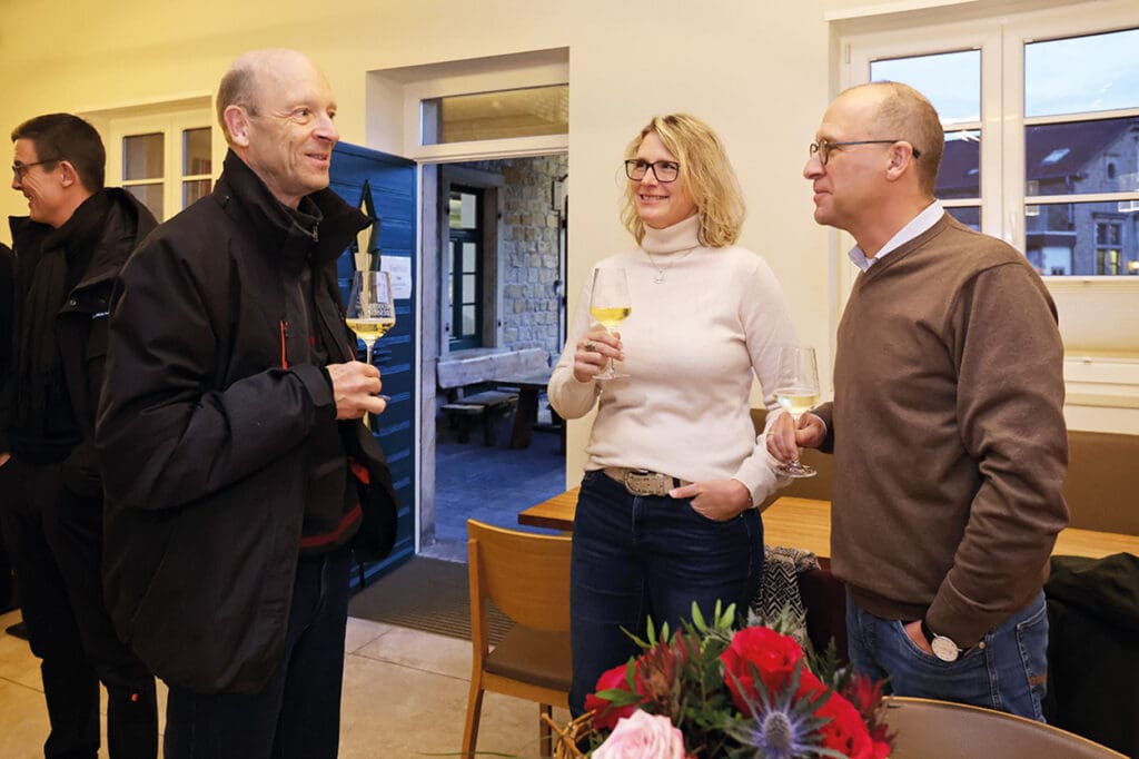 Stefan Wemhoener (Tourist Service GmbH
Deidesheim), Simone Kiefer (Haus der Nachhaltigkeit)
und Michael Leschnig (Landesforsten
Rheinland-Pfalz)